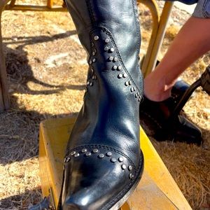 PENNY LOVES KENNY BLACK LEATHER
STUDDED BOOTIES
| Size: 8.5 | Penny Loves Kenny